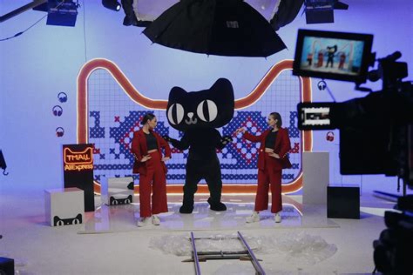 Общий план съёмочной площадки Tmall